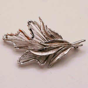 Monet Wire Openwork Leaf Silver Tone Brooch Pin w/ Silver Pointy Tips